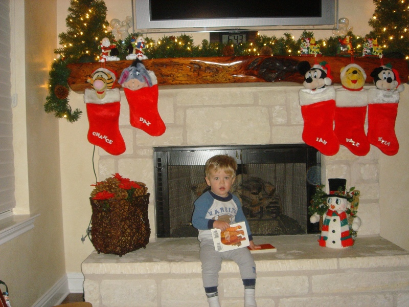 Hildebrand Christmas ScreenSaver/800x600_2006-12-03-06 early Christmas Prep Ian Visits 6.jpg